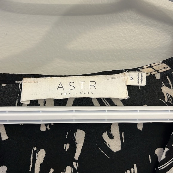 Abstract asymmetrical black and white blouse with v neck front - Picture 3 of 4